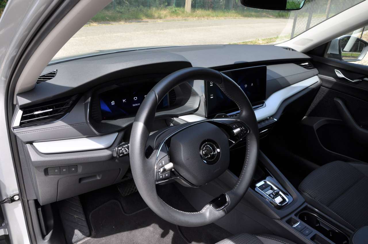 Skoda Octavia Combi "Break" CLEVER 1.0 TSI eTec - AUTOMAAT - MILD HYBRIDE -16.000 Km — foto 5 van 15