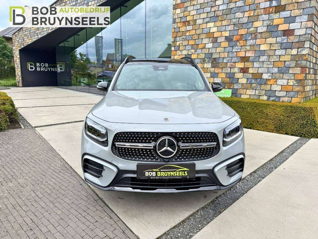 Mercedes-Benz GLB 180 AMG Line | Alpinegrijs | Lifecycle Edition | Nightpakket | Panodak | Camera |Keyless GO — foto 4 van 20