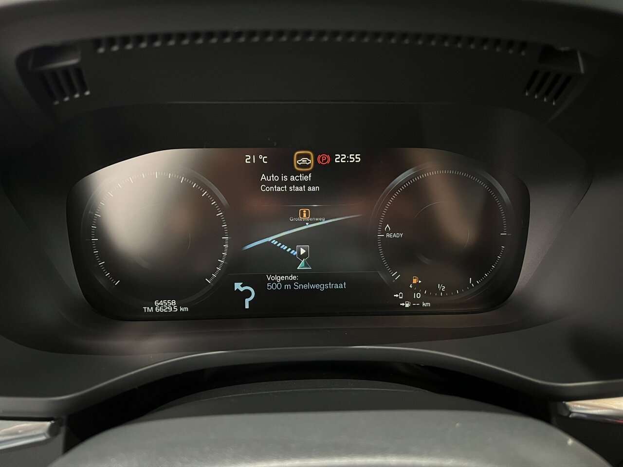 Volvo XC60 T8 AWD Recharge Plug in/R design/Safety pack — foto 11 van 16