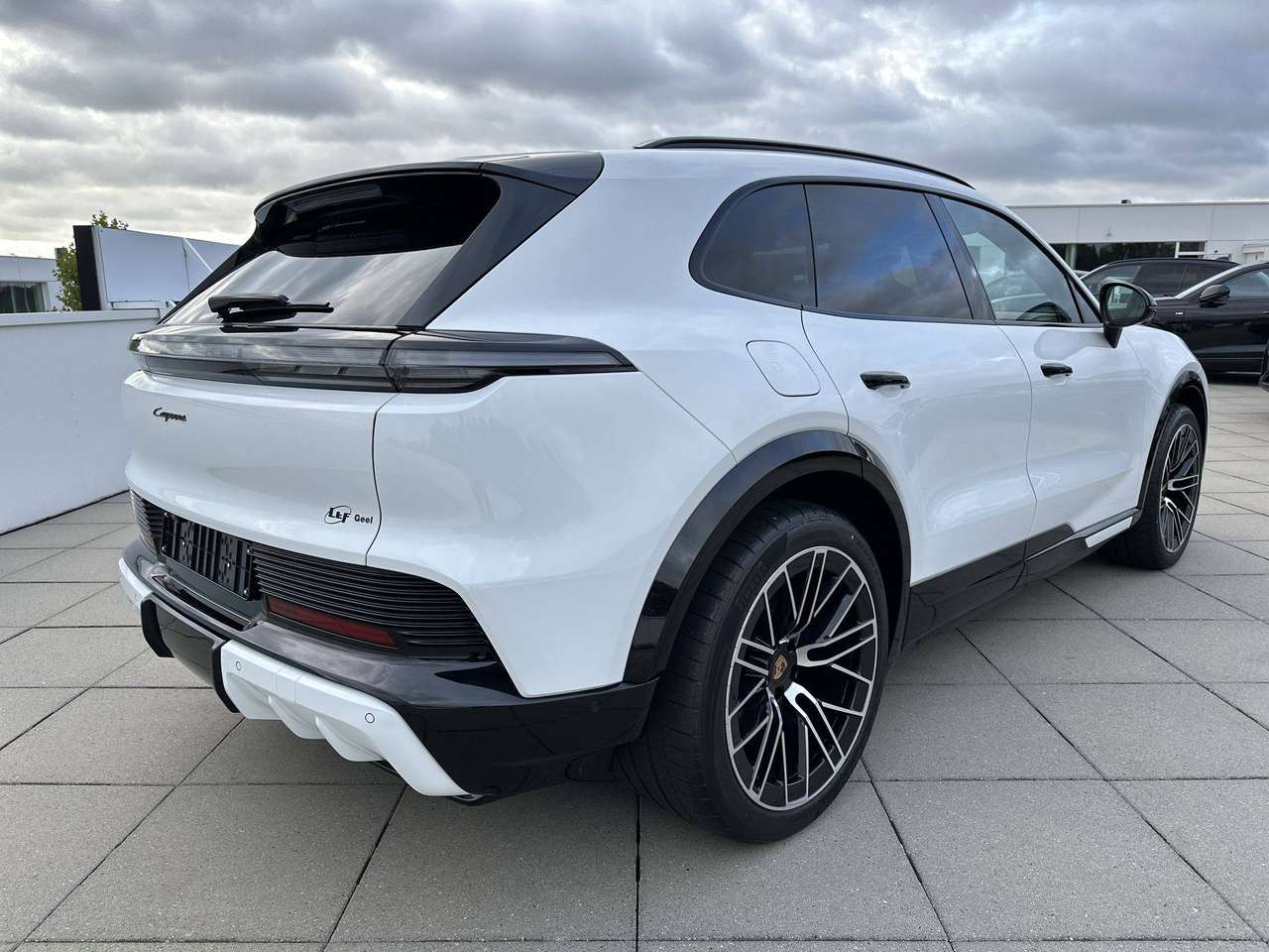 Porsche Cayenne ELECTRIC Trekhaak Pano Dak 22" Sport Design Pack Achterasbesturing — foto 7 van 19