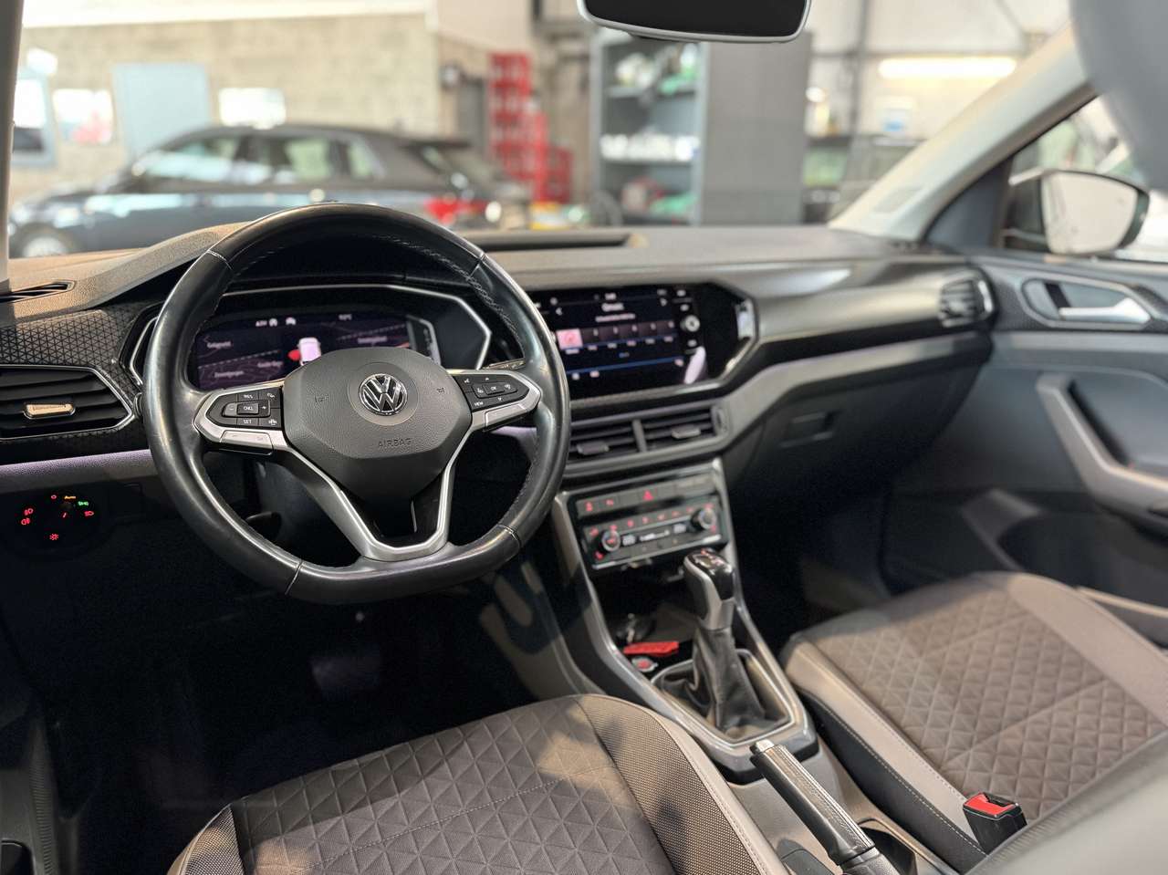 Volkswagen T-Cross 1.0 TSI DSG/AUTOMAAT 'R-Line' — foto 8 van 16
