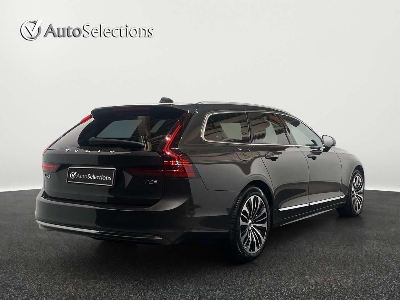 Volvo V90 T6 AWD Core Bright Harmann Kardon Trekhaak — foto 5 van 19
