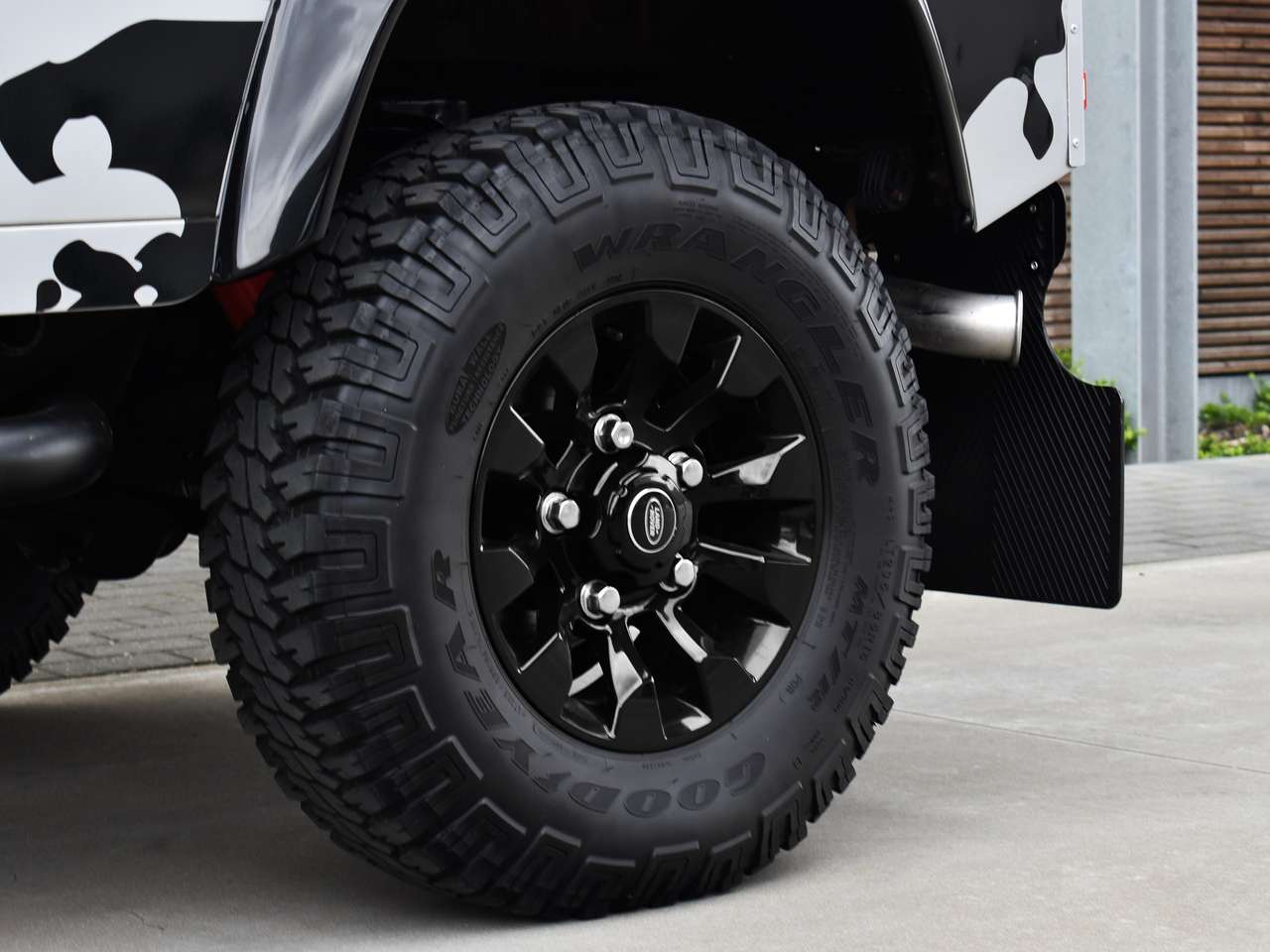 Land Rover Defender 90  2.2TD4 - "Eastnor Edition" — foto 17 van 25