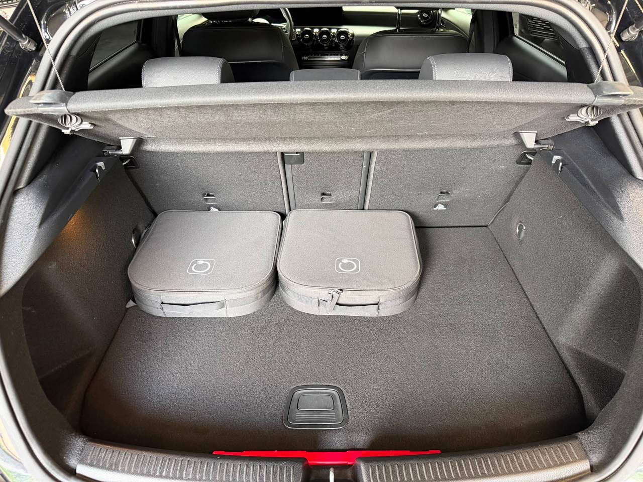 Mercedes-Benz A 250 A 250 e PHEV Business Line — foto 7 van 16