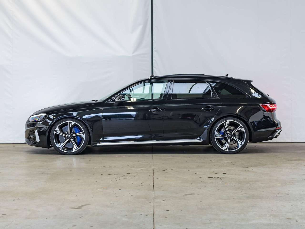 Audi RS4 QUATTRO|CERAMIC|CARBON|360°|B&O|PANO|ALCANTARA| — foto 3 van 25