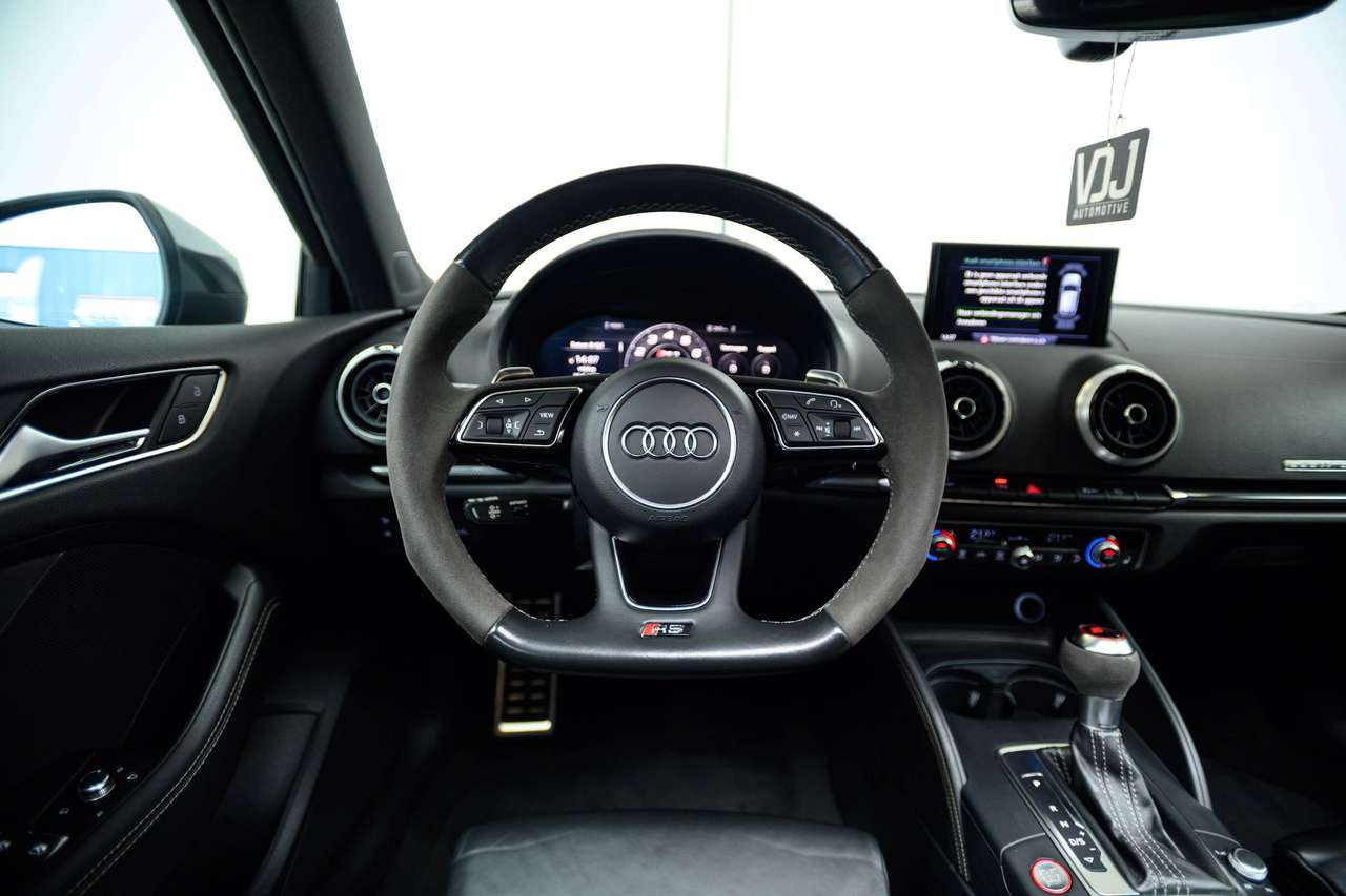 Audi RS3 Sportback 2.5 TFSI | GARANTIE | PANO | KUIPSTOELEN — foto 20 van 25