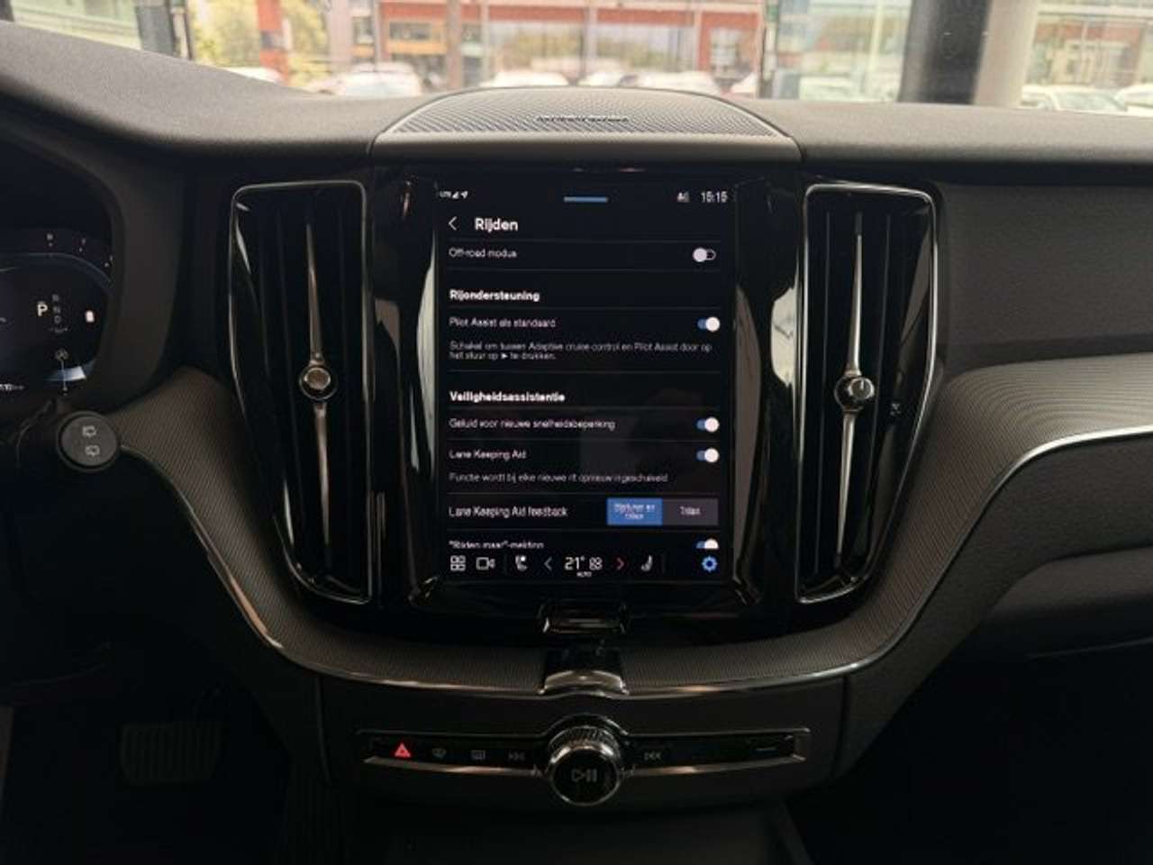 Volvo XC60 PLUS DARK B5  AWD AUTOMAAT +TAL VAN OPTIES — foto 16 van 22