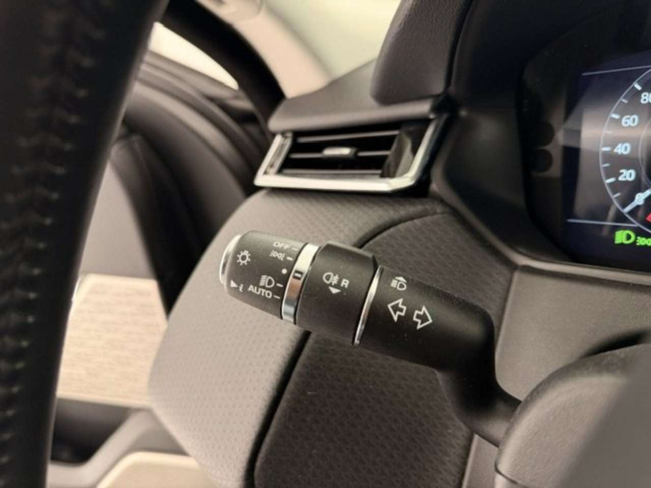 Land Rover Discovery Sport R-DYNAMIC SE PHEV AWD AUTOMAAT+TAL VAN OPTIES — foto 18 van 18