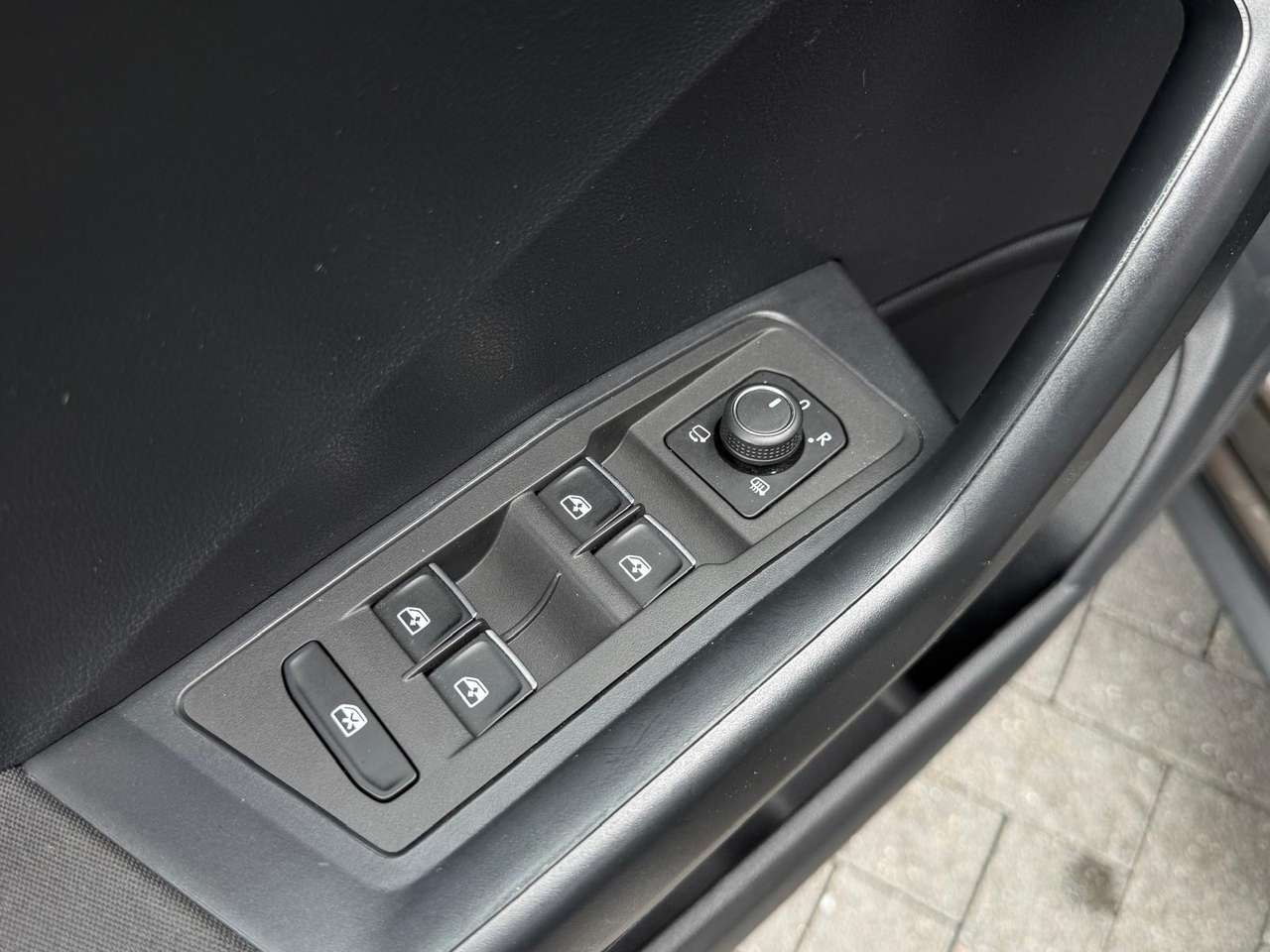 Volkswagen T-Roc 1.0 TSI Style GPS 50000km !!!! Nieuw — foto 18 van 20