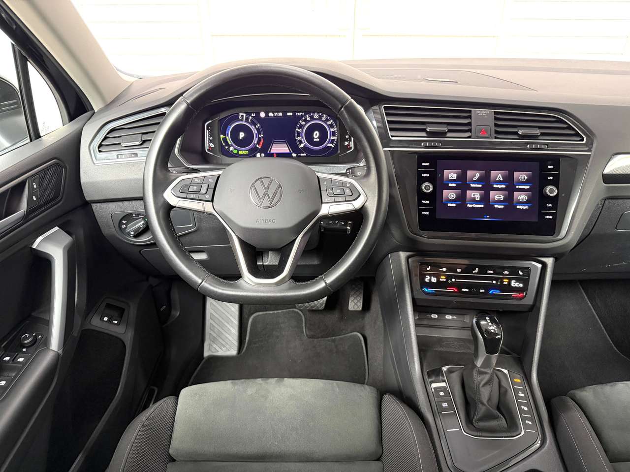Volkswagen Tiguan Tiguan eHybrid 1.4 Elegance DSG (180 kW) CAMERA*DAB*CARPLAY*NAVI*LED*ACC*PDC*AC3Zone*SoH 93,33% — foto 10 van 25