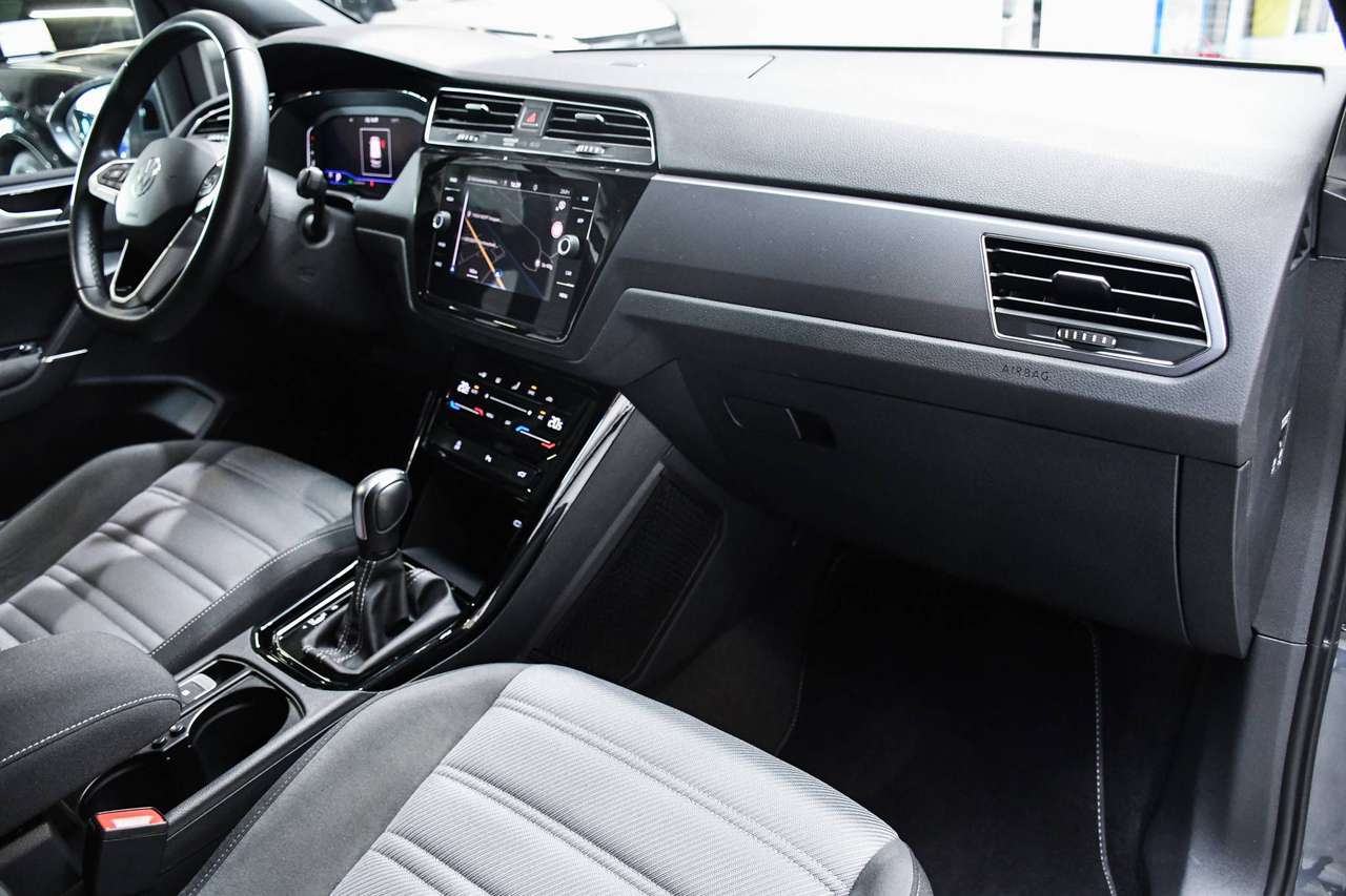 Volkswagen Touran Touran 1.5 TSI R-Line 7pl DSG - NAVIGATIE / TREKHAAK / CAMERA / SMARTLINK / BLIS / ACC / PDC — foto 7 van 22