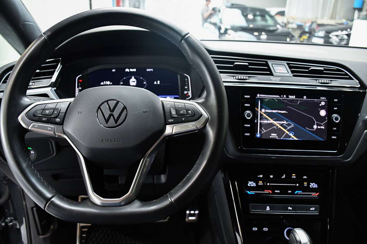 Volkswagen Touran Touran 1.5 TSI R-Line 7pl DSG - NAVIGATIE / TREKHAAK / CAMERA / SMARTLINK / BLIS / ACC / PDC — foto 18 van 22