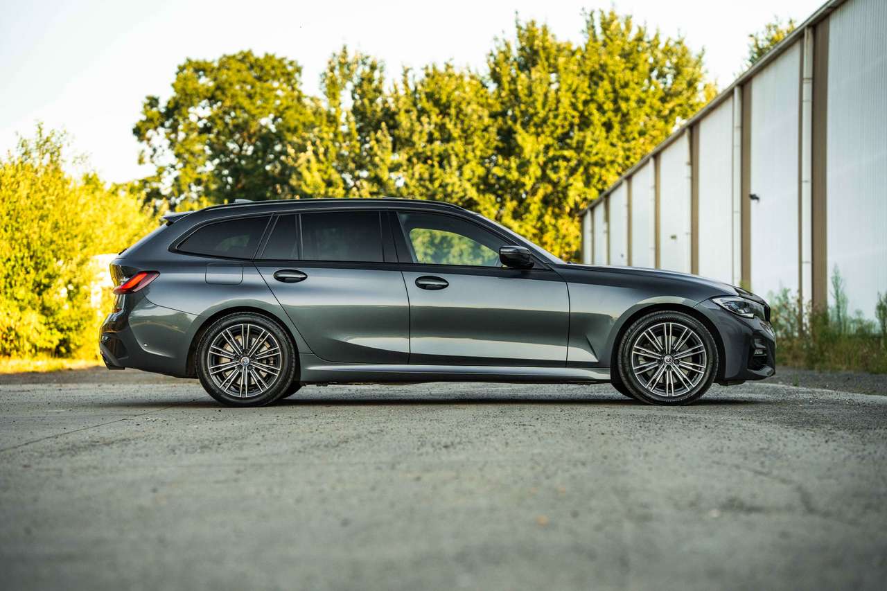 BMW 320 (2022) — foto 9
