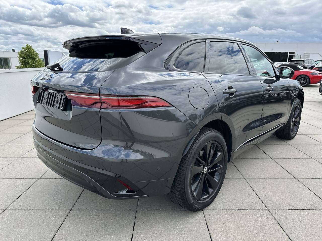 Jaguar F-Pace F-Pace PHEV 2.0 T AWD P400e R-Dynamic HSE — foto 8 van 19