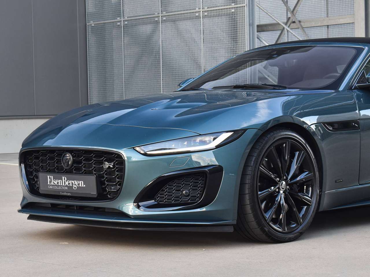 Jaguar F-Type 5.0 V8 R Cabriolet AWD P575 / Giola Green / Black Pack / FULL — foto 17 van 25