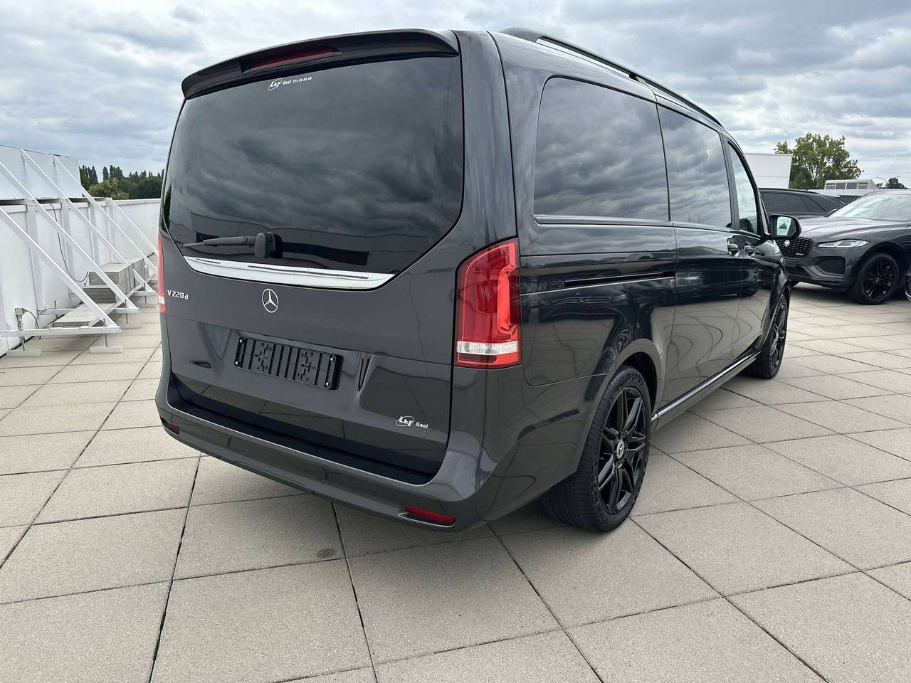 Mercedes-Benz V 220 D lichte vracht AMG Leder LED Trekh Nachtp — foto 7 van 14