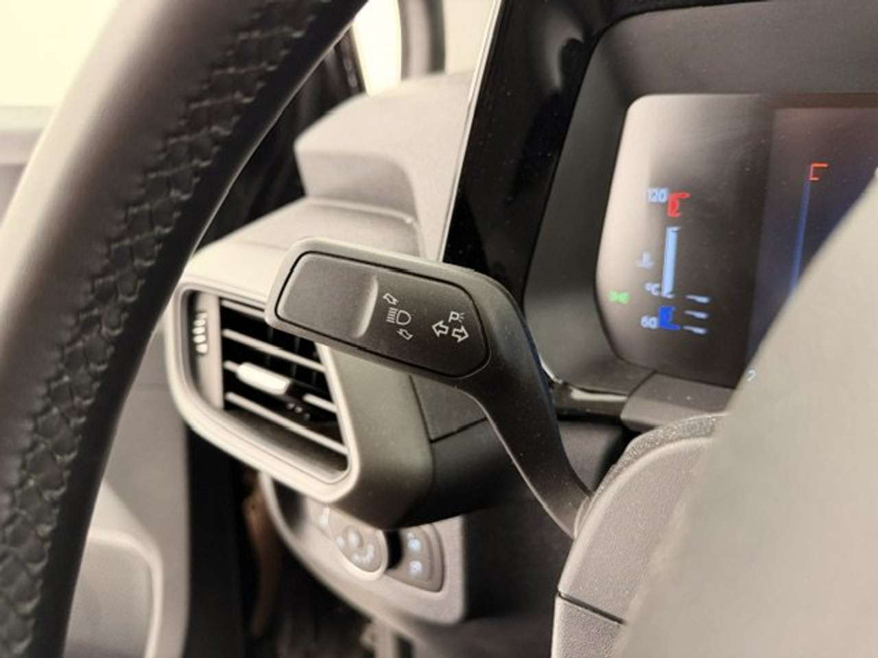 Ford Tourneo Courier TITANIUM BENZINE 125PK 22000KM — foto 17 van 21
