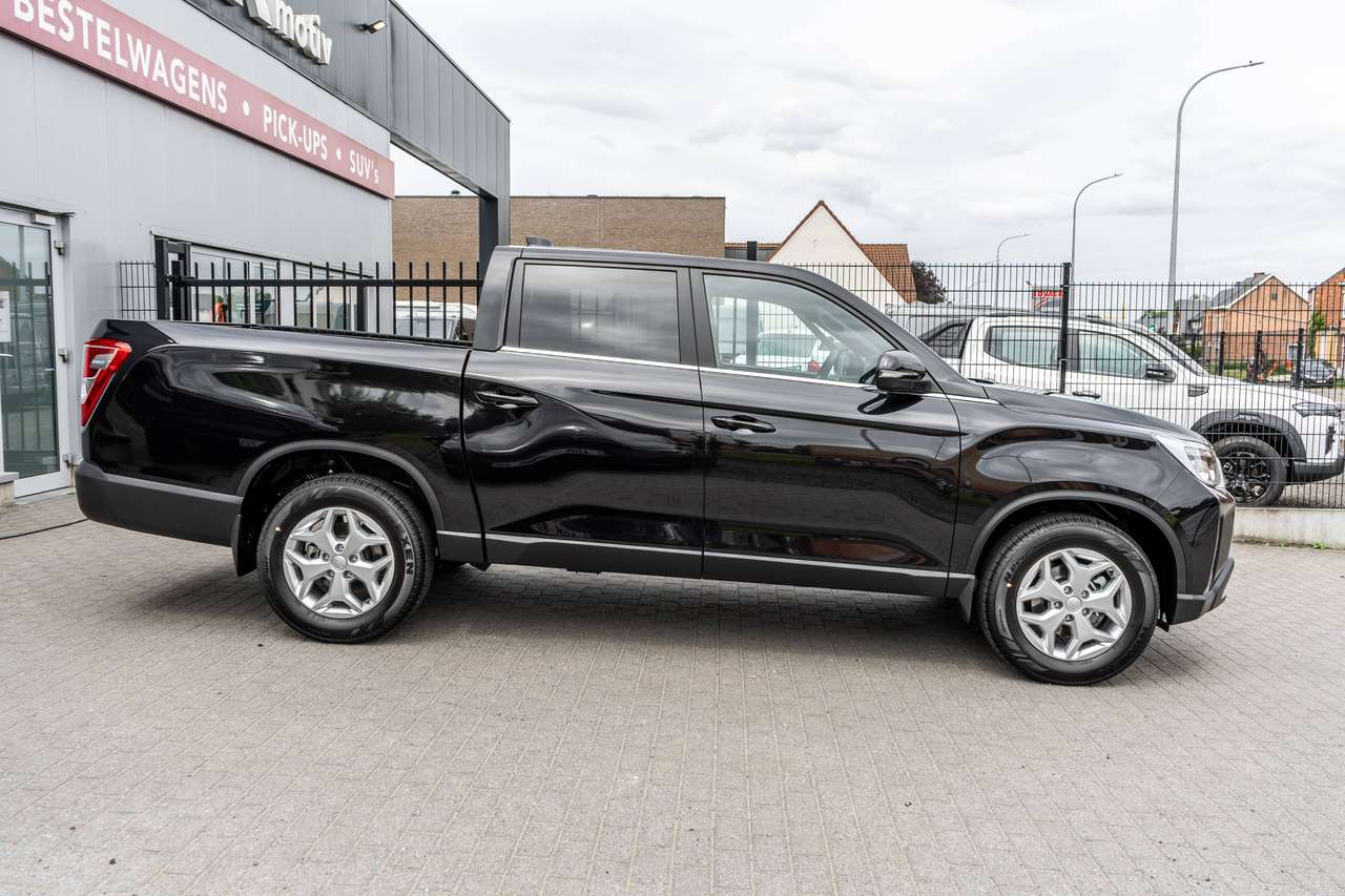 KGM Musso Grand 2.2D 4X4 Style - Automaat - 30.500ex — foto 2 van 19