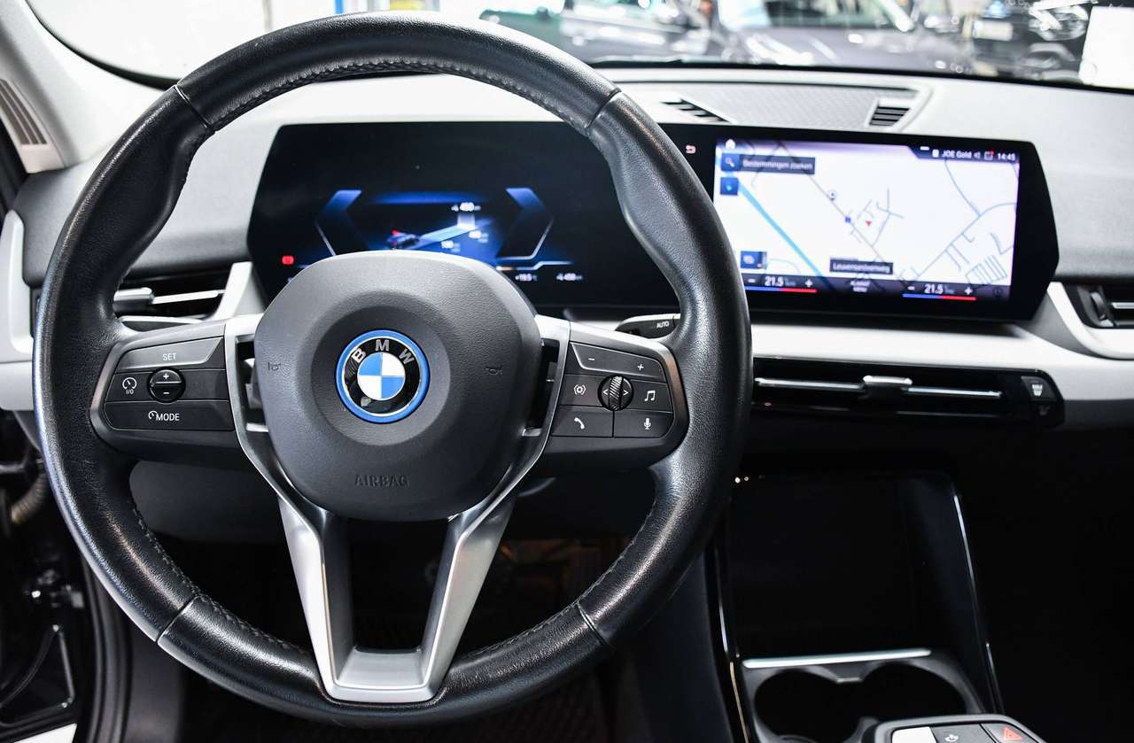 BMW iX1 iX1 66.5 kWh xDrive30 - NAVIGATIE / CAMERA / SMARTLINK / LEDER / PDC / CC — foto 17 van 20