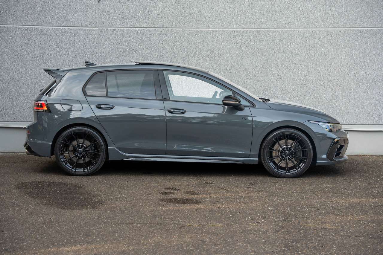 Volkswagen Golf R 4MOTION 'Black Edition' PANO/MATRIX/AKRAPOVIC/ACC/CAMERA/H&K/19" — foto 9 van 25