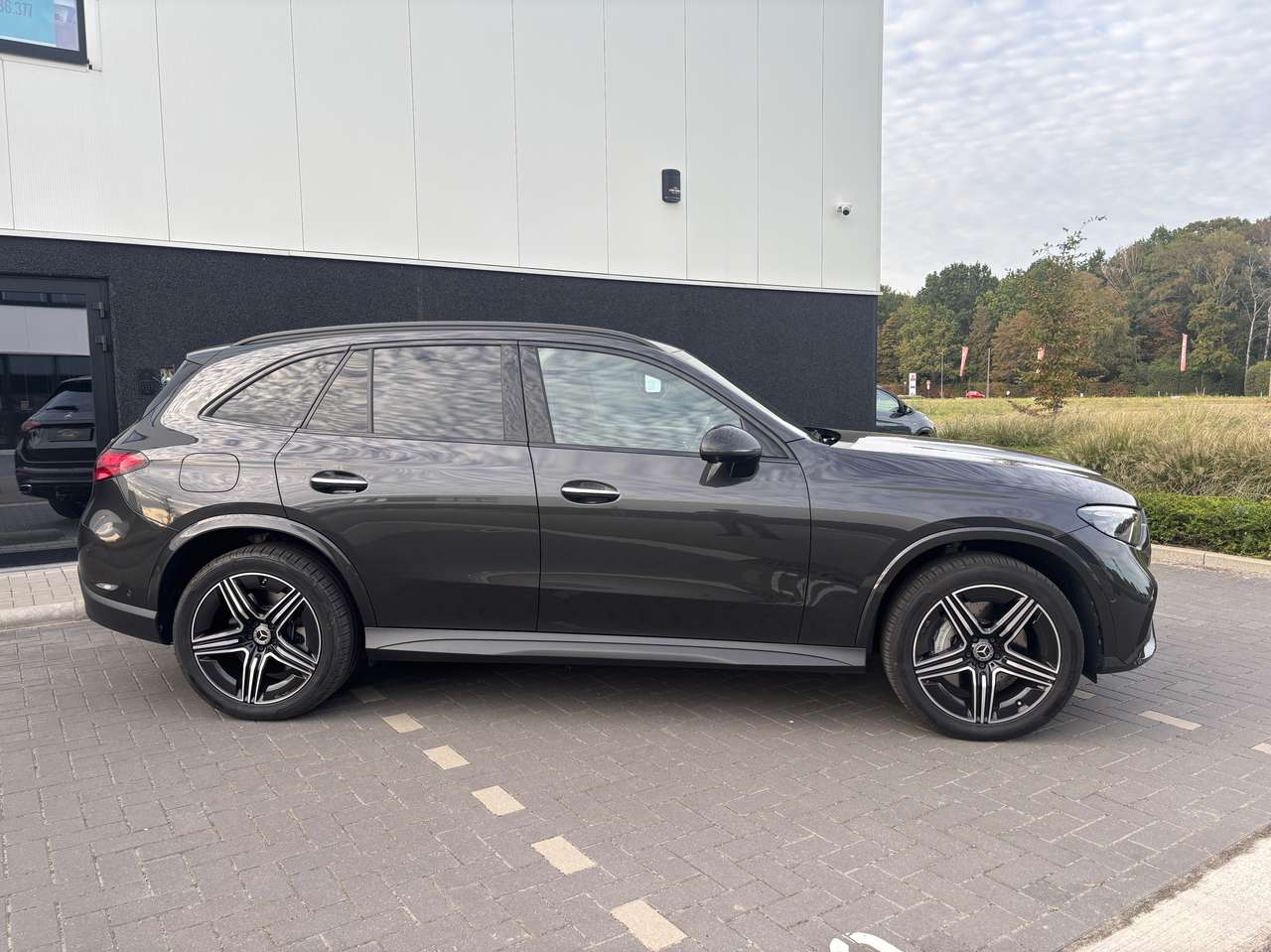 Mercedes-Benz GLC 300 GLC 300 de PHEV AMG Line 4MATIC - PANO - AIRMATIC - 360 - TREKHAAK - ACC - CARPLAY - LIGHT DESIGN — foto 2 van 25
