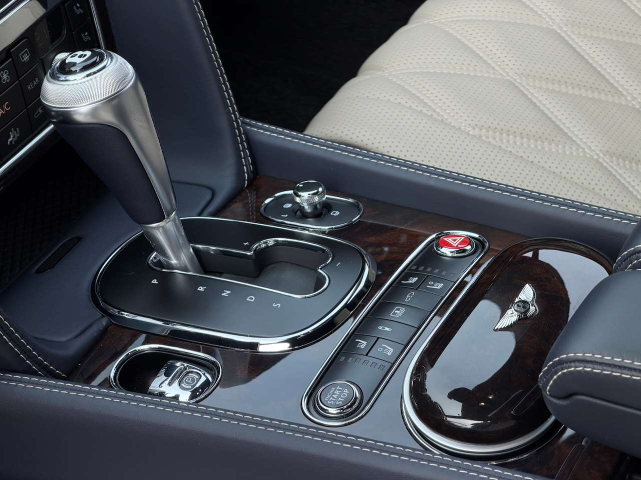 Bentley Flying Spur 4.0 V8 MULLINER FULL HISTORY — foto 13 van 15