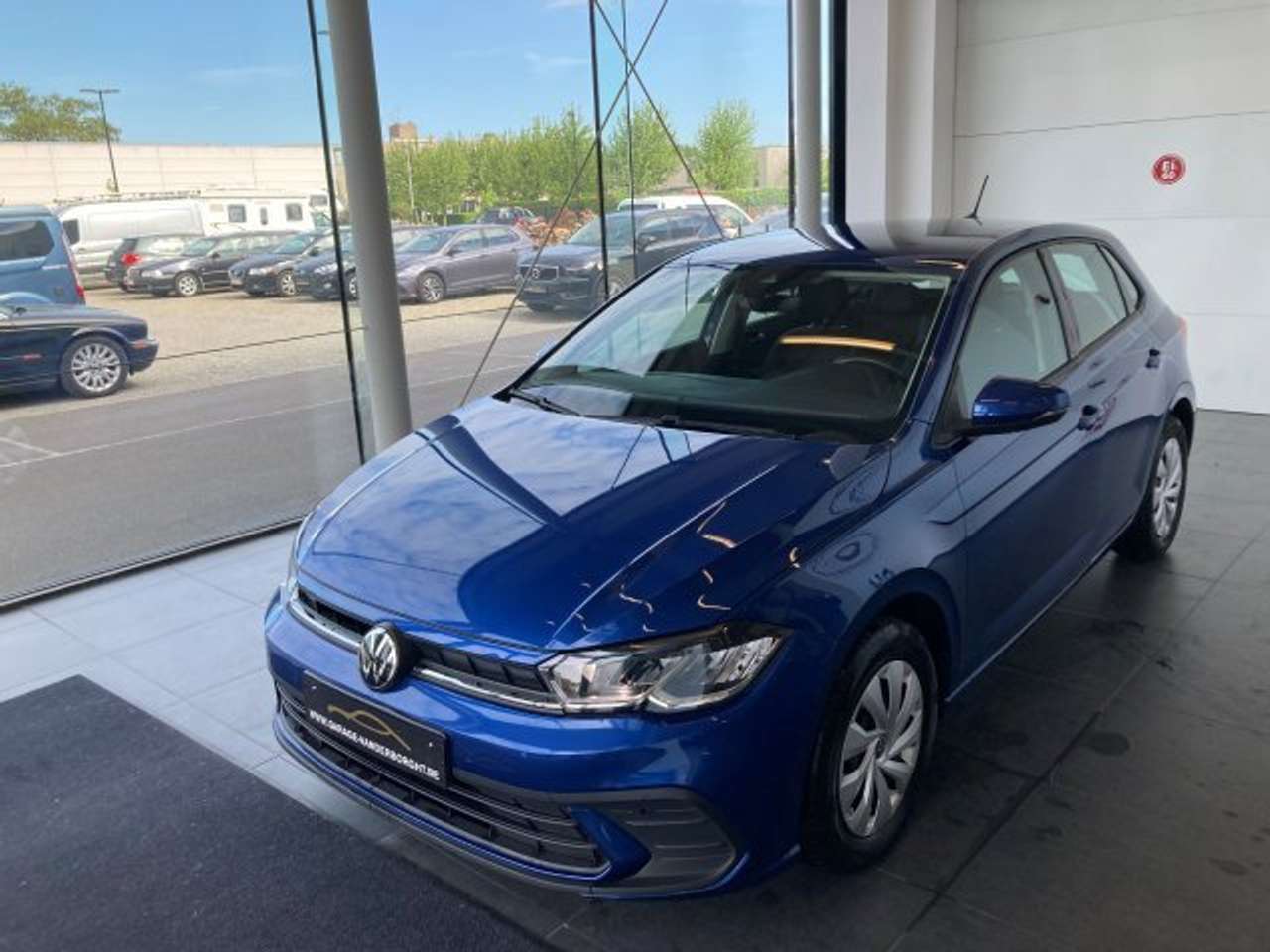 Volkswagen Polo BENZINE AUTOMAAT 42000KM!!!! — foto 2 van 19
