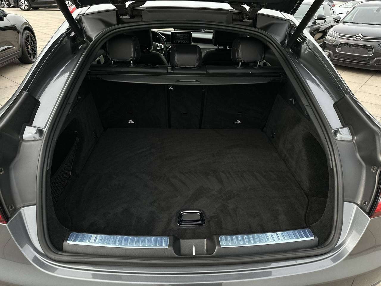 Mercedes-Benz GLC 250 D 4-Matic COUPE  AMG pakket Schuifdak Luchtvering 360° Night Full!!! — foto 14 van 19