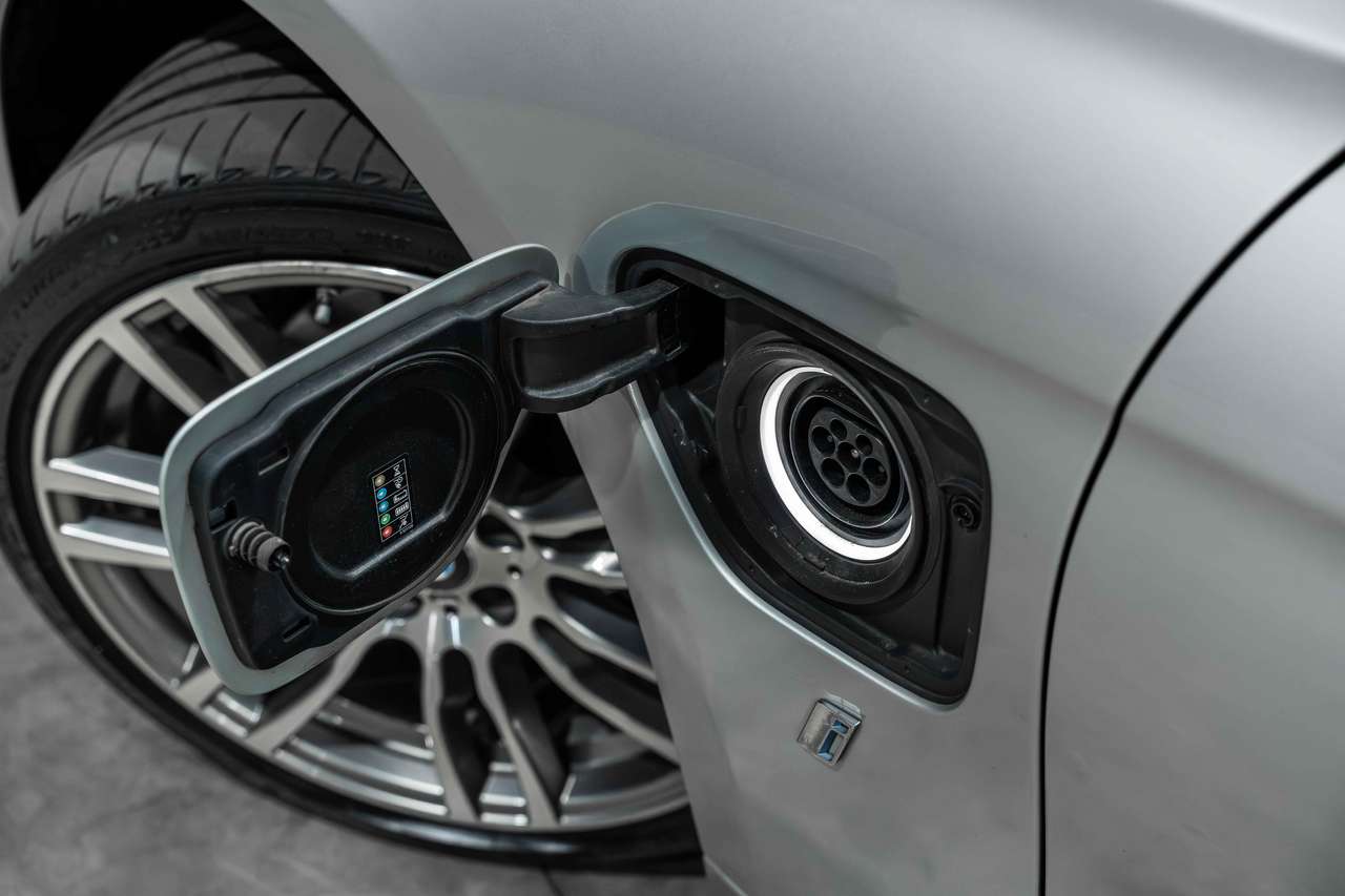 BMW 330 LED*AUTOMAAT*LEER* — foto 8 van 25