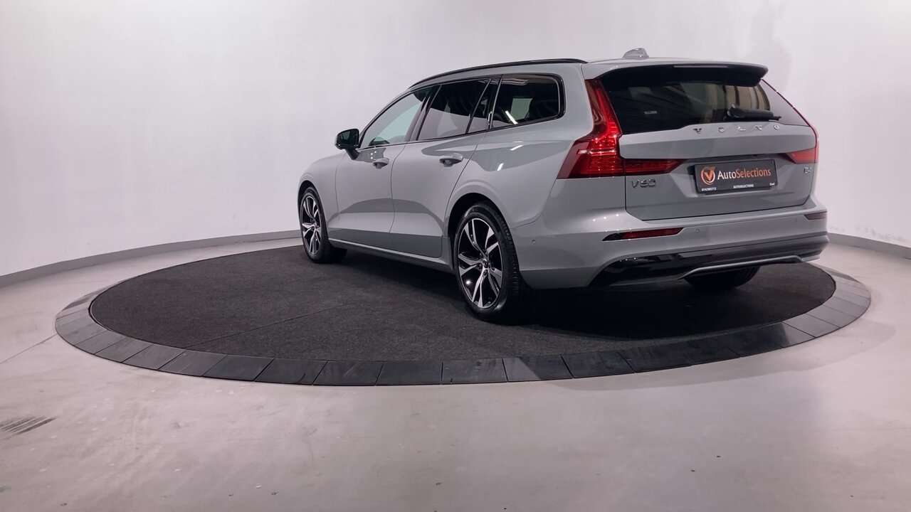 Volvo V60 B4 PLUS DARK + HK + 360° + 18” — foto 7 van 25