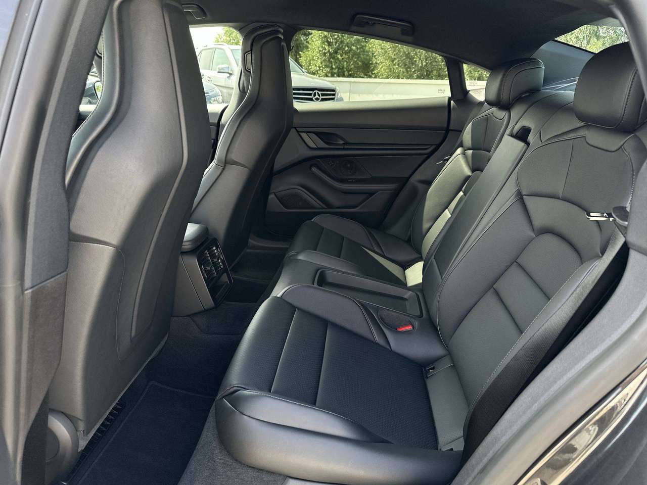 Porsche Taycan Luchtvering Sport Chrono Performance Battery Plus Adapt. comfortstoelen — foto 11 van 18