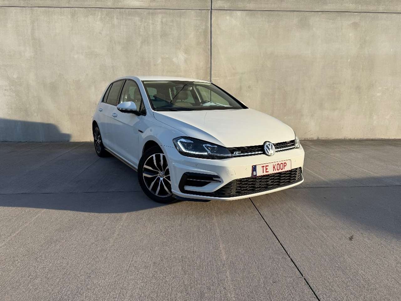 Volkswagen Golf Golf 1.4 TSI BMT Comfortline / R-LINE / ACC / MASSAGE / CarPlay / Bizone / Heated Seats / PDC / CarSwap