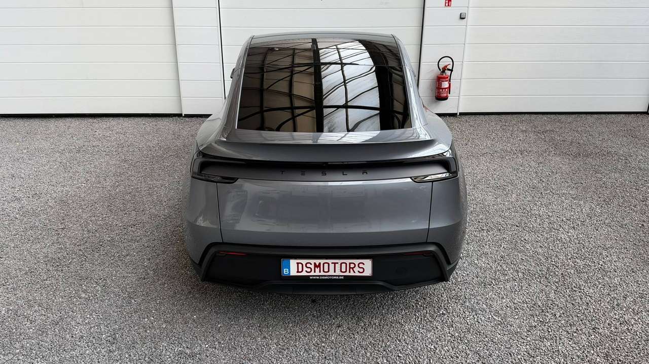 Tesla Model Y RWD LONG RANGE | Premium | HW4 | All weather matten rondom — foto 12 van 25