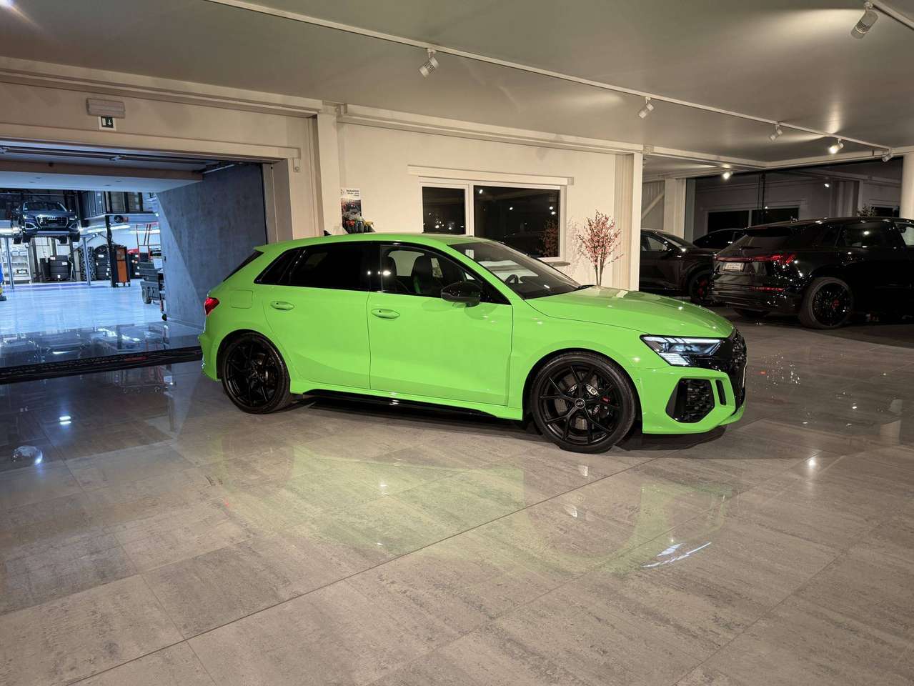 Audi RS3 SPORTBACK * KYALAMI GROEN * AUDI EXCLUSIVE *  DCC * LED * KEY LESS GO * LEDER PACK PLUS  * NAVI * ACC *B&O * MATRIX * — foto 2 van 25