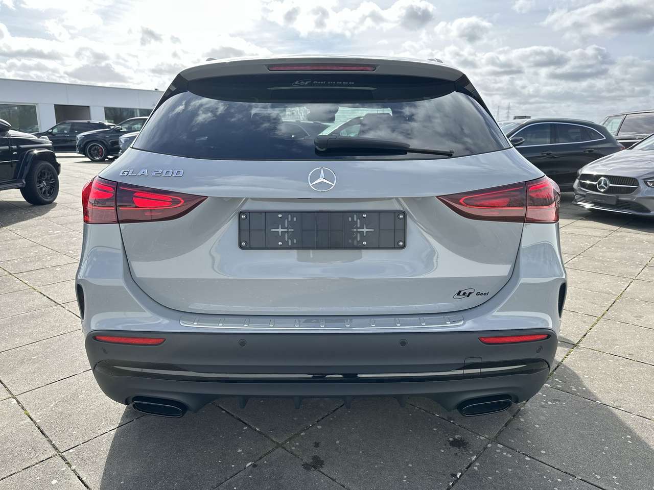 Mercedes-Benz GLA 200 AMG Line Pano dak Nightpakket 20" multi spaaks — foto 4 van 19