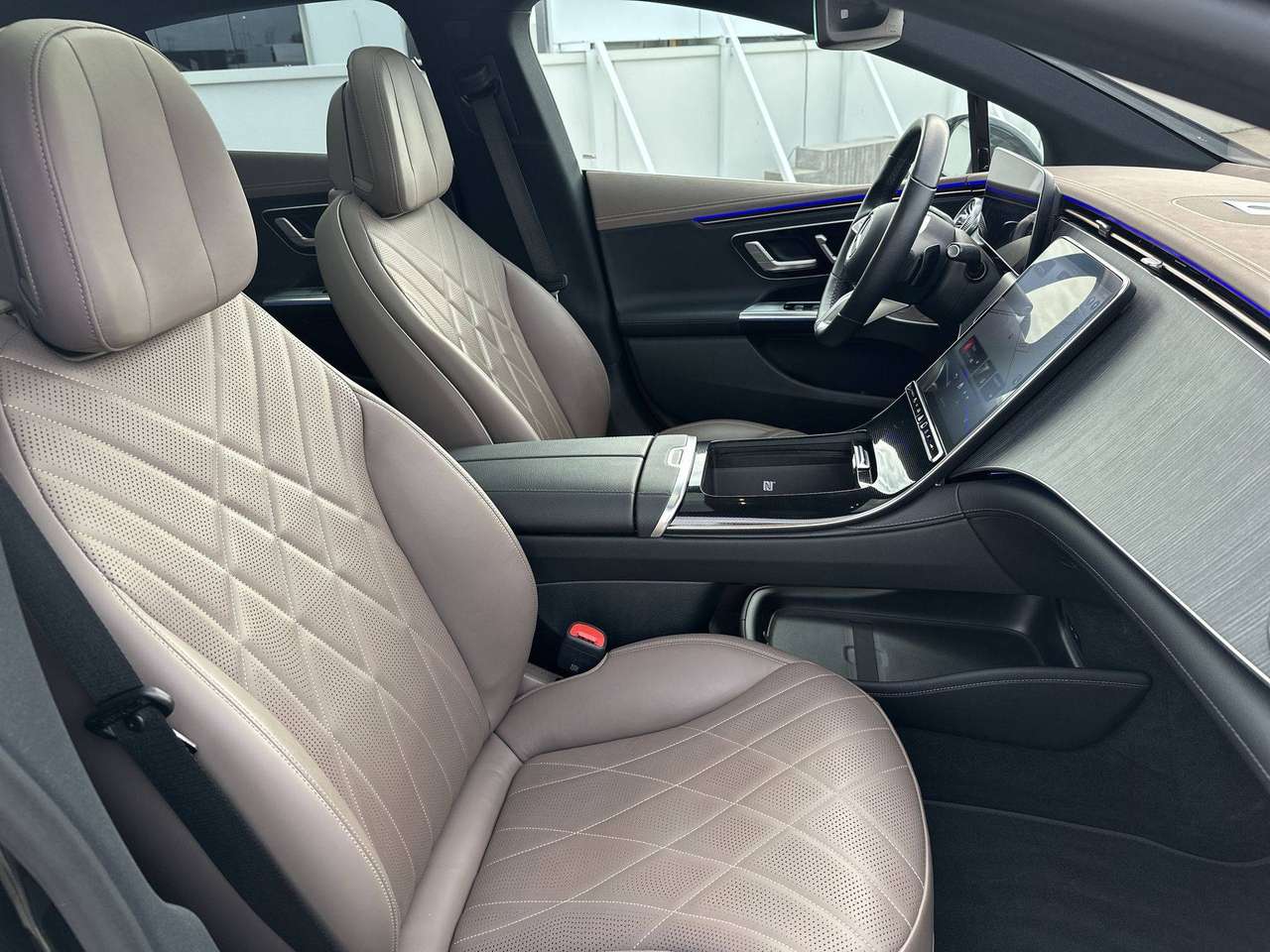 Mercedes-Benz EQE 350 350 Luxury Line Pano Dak Achterasbesturing Burmester — foto 9 van 19