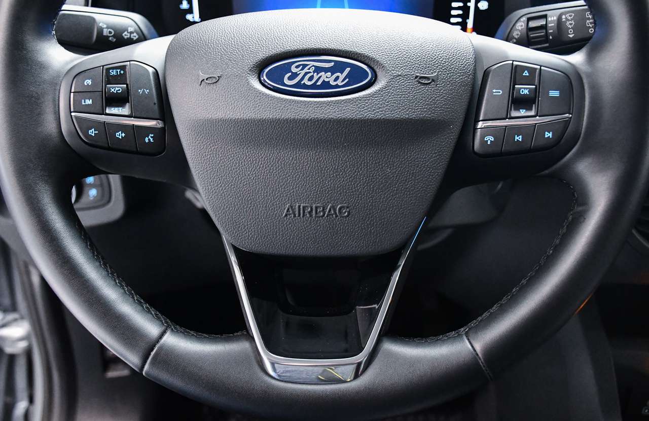 Ford Tourneo Courier Titanium 5pl - NAVI SMARTLINK / CAMERA / PDC / CC — foto 15 van 17