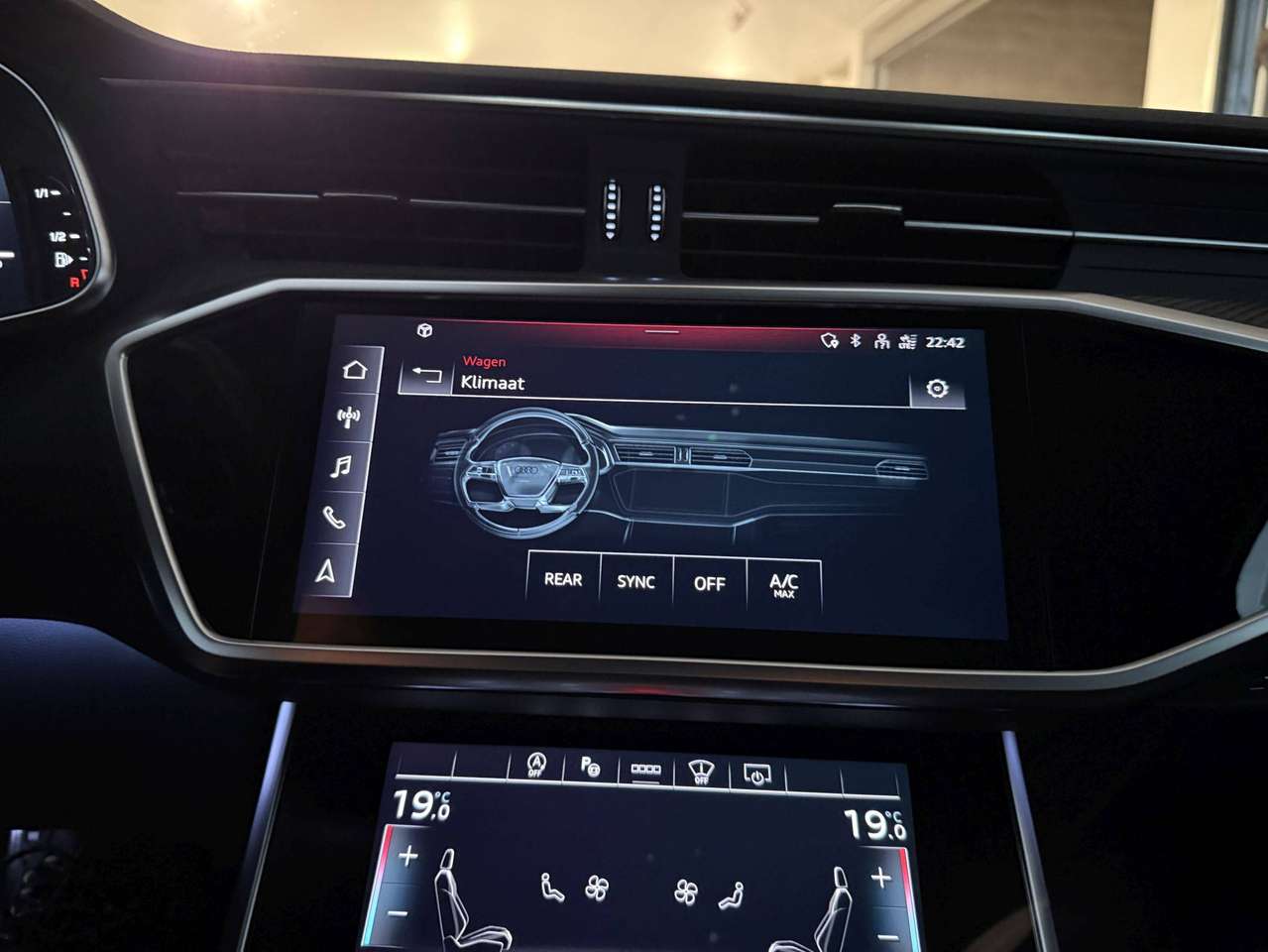 Audi A6 45TFSI 265PK QUATTRO * KLEUR EXCLUSIVE ULTRA BLAUW PAREL * BLACK PACK * 3X S-LINE * CAMERA * LED * TREKHAAK * 21" * — foto 15 van 24