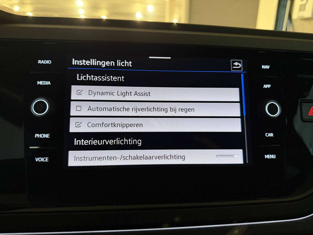 Volkswagen Taigo 3x R-LINE  * ALCANTARA * ZETEL VERWARMING * BLACK PACK * IQ LED * CAR PLAY * 18" ALU VELGEN * NAVI * CAMERA * — foto 10 van 17
