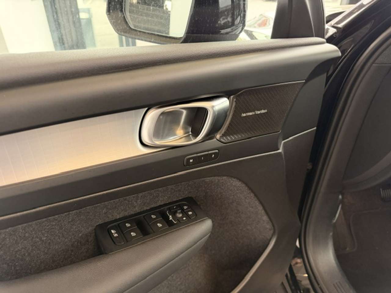 Volvo XC40 PLUS DARK BLACK EDITION  B3 HYBRIDE MHEV — foto 21 van 22