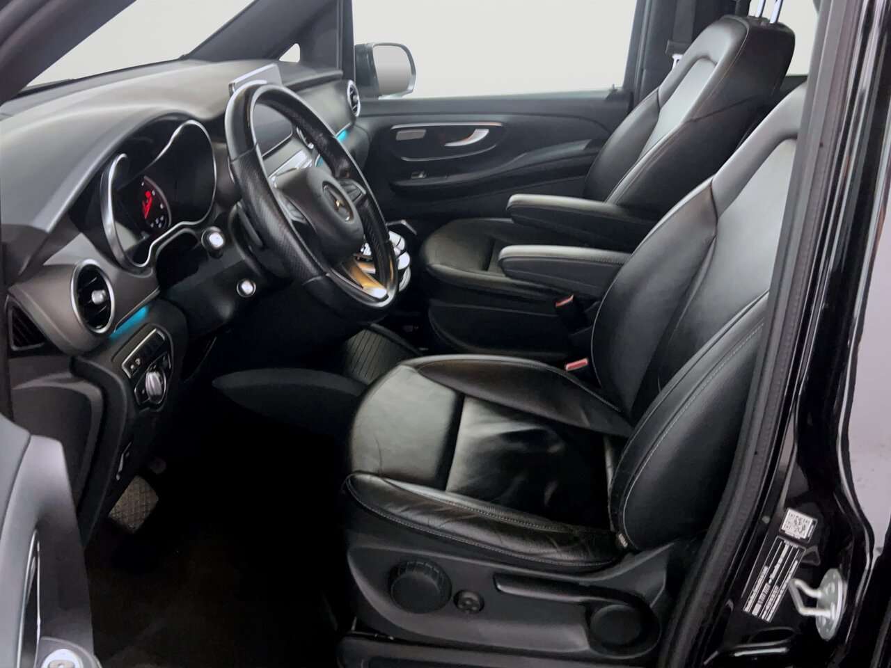 Mercedes-Benz V 250 AMG/7 plaatsen/ Avangarde/360/Leder — foto 22 van 24
