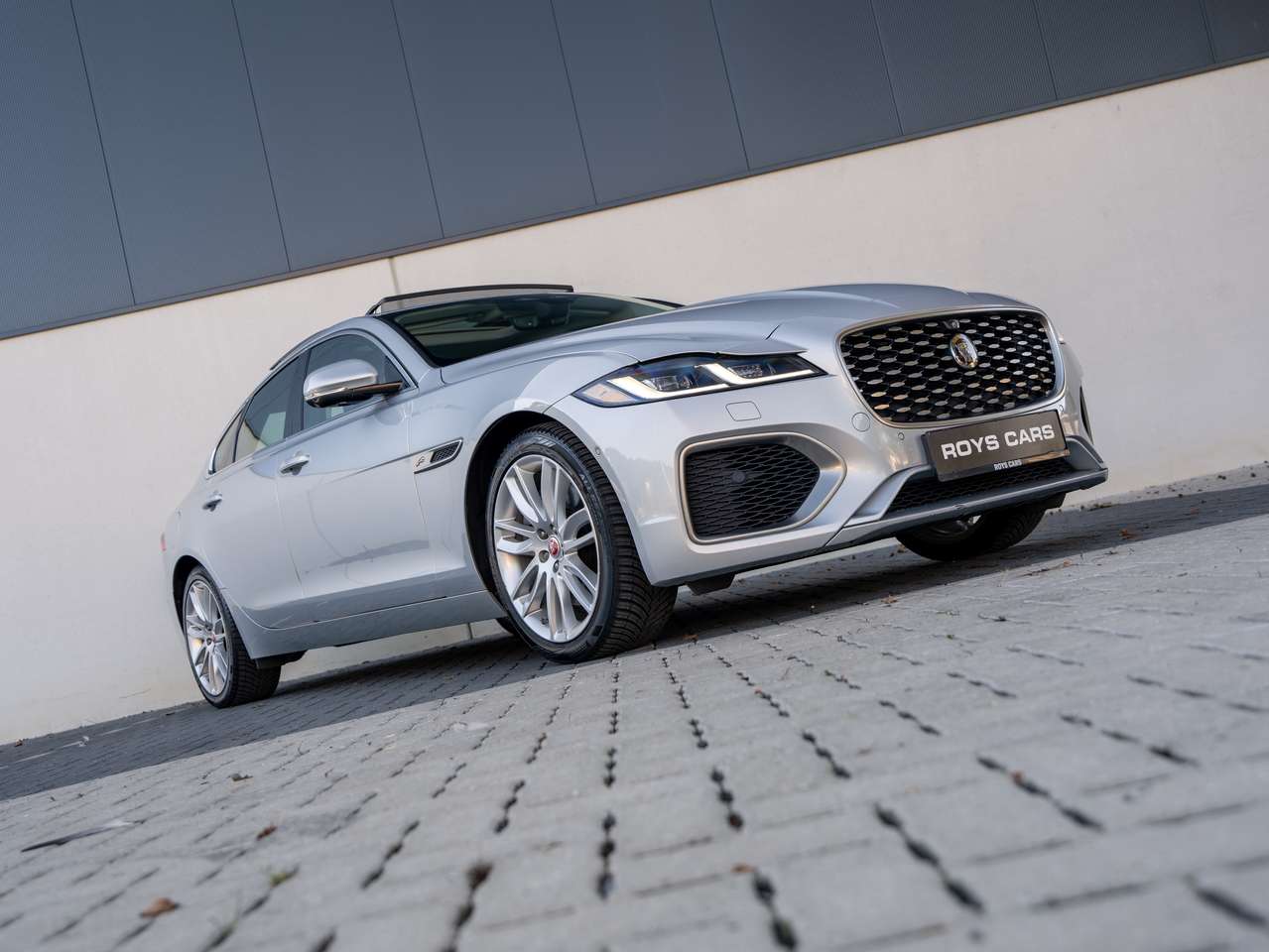 Jaguar XF XF 2.0 T P250 R-Dynamic SE — foto 5 van 21