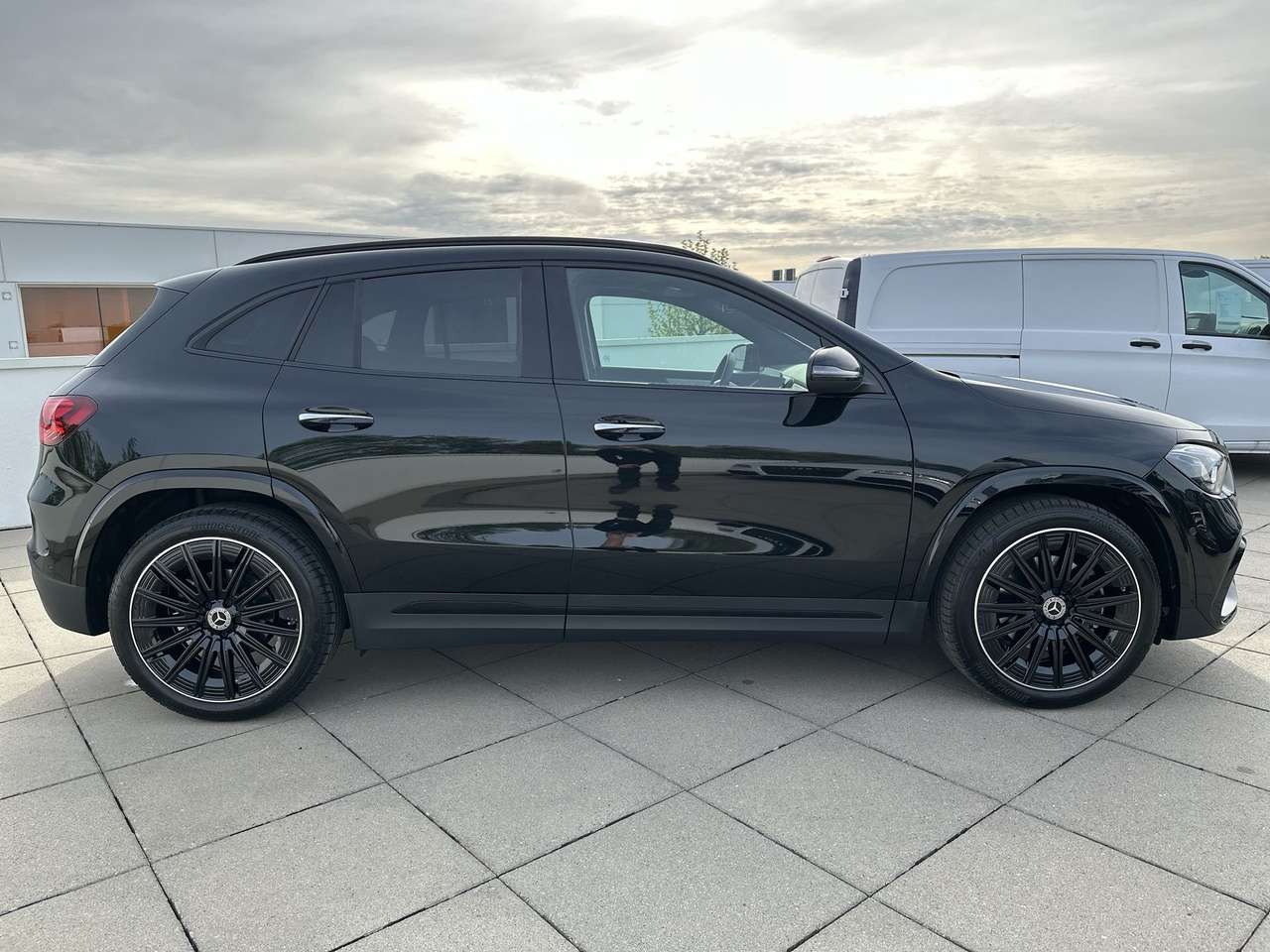 Mercedes-Benz GLA 180 AMG Line Pano Dak Distronic Nightpack 20" multispaaks  Full Full option!!! — foto 3 van 18
