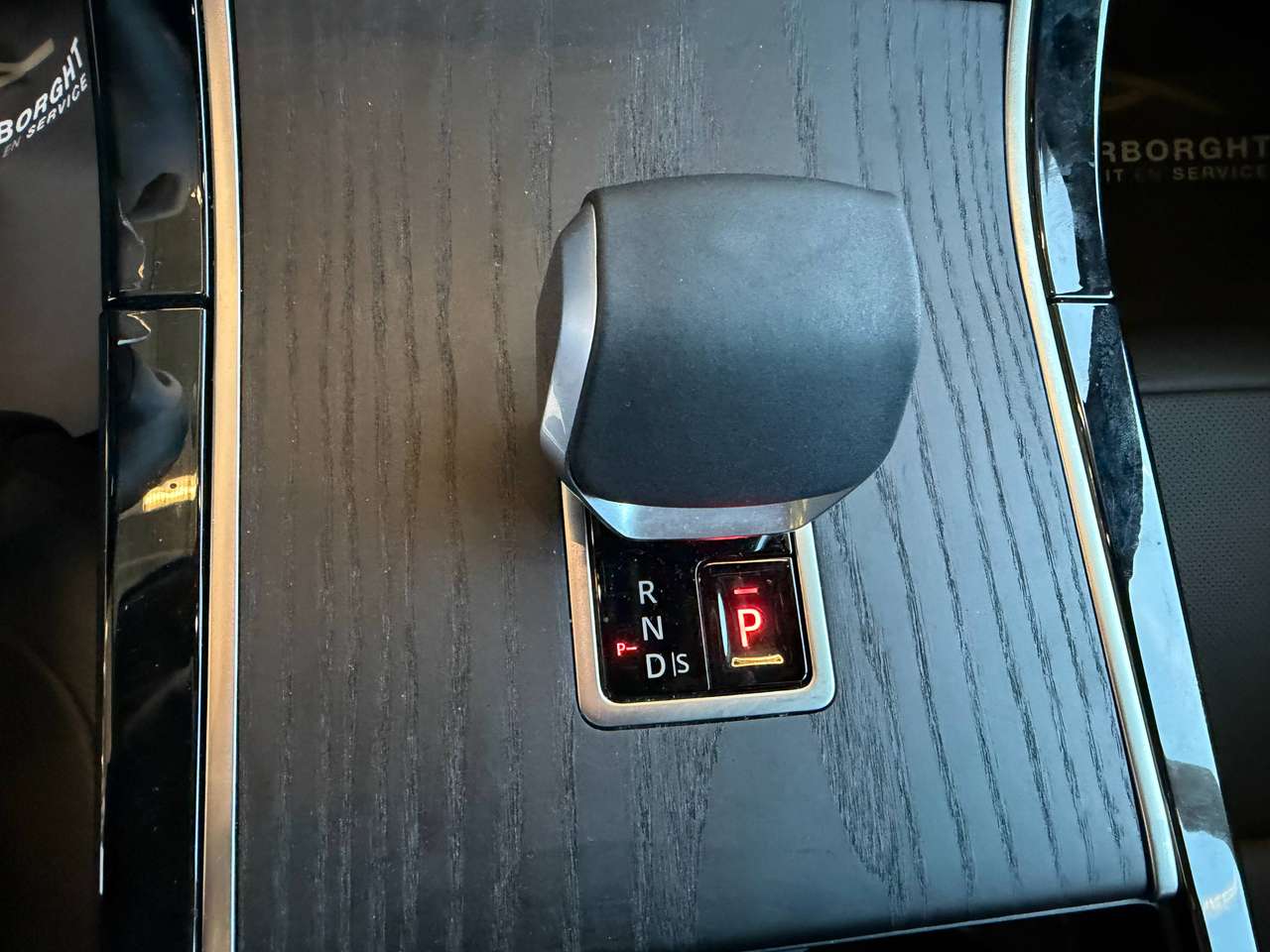 Land Rover Range Rover Velar DYNAMIC SE P400e PHEV AWD AUTOMAAT+TAL VAN OPTIES — foto 16 van 22