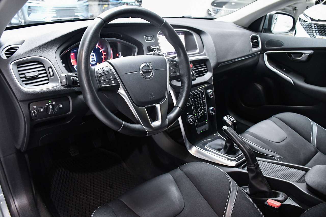 Volvo V40 V40 2.0 T2 Kinetic - NAVIGATIE / BLUETOOTH / ZTELVERWARMING / PDC / CC — foto 8 van 16