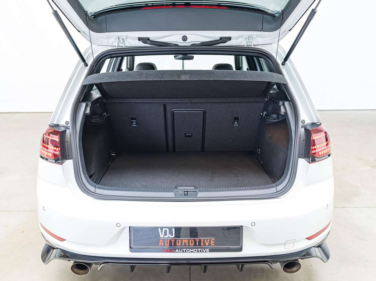 Volkswagen Golf GTI TCR|VOORKANT PPF BESCHERMD|AKRAPOVIC|PANO|CARBON|DYN-AUDIO-SYSTEEM|CAMERA|ZETELVERW.|ACC|LA|GARANTIE| — foto 16 van 25