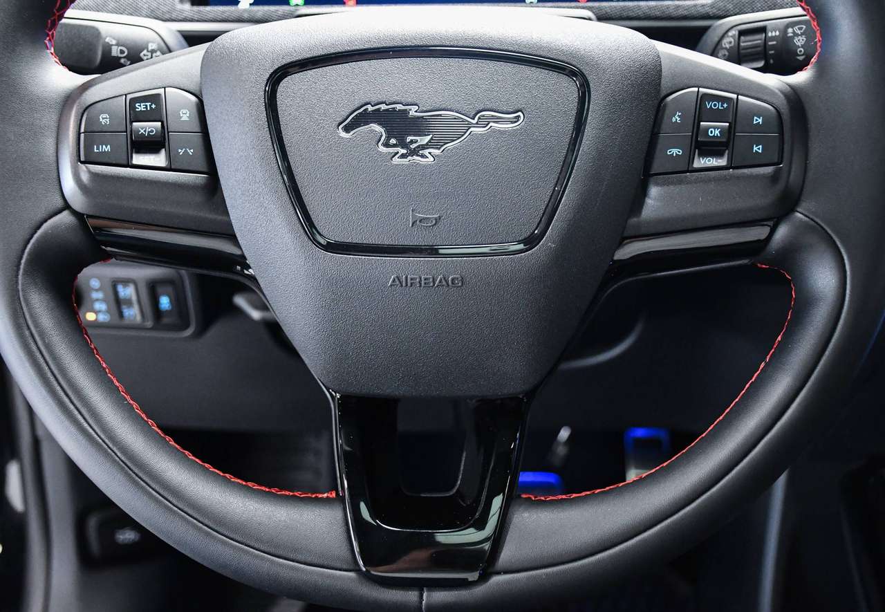Ford Mustang Mach-E Mustang Mach-E 76 kWh AWD Standard Range - NAVIGATIE / CAMERA / PANO-DAK / SMARTLINK / BLIS / ACC — foto 20 van 22