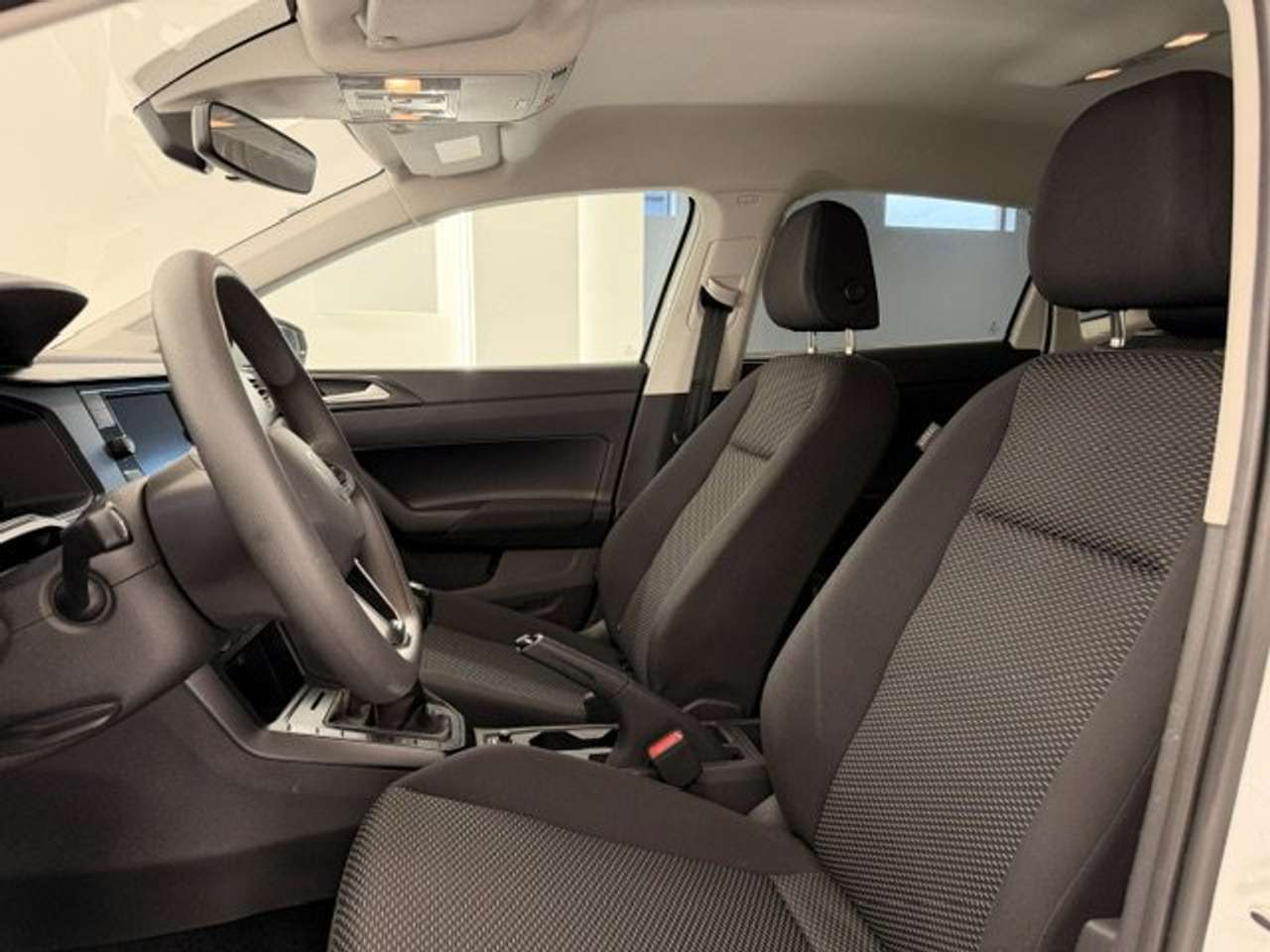 Volkswagen Polo BENZINE MET SLECHTS 22000KM!!!!! — foto 9 van 20