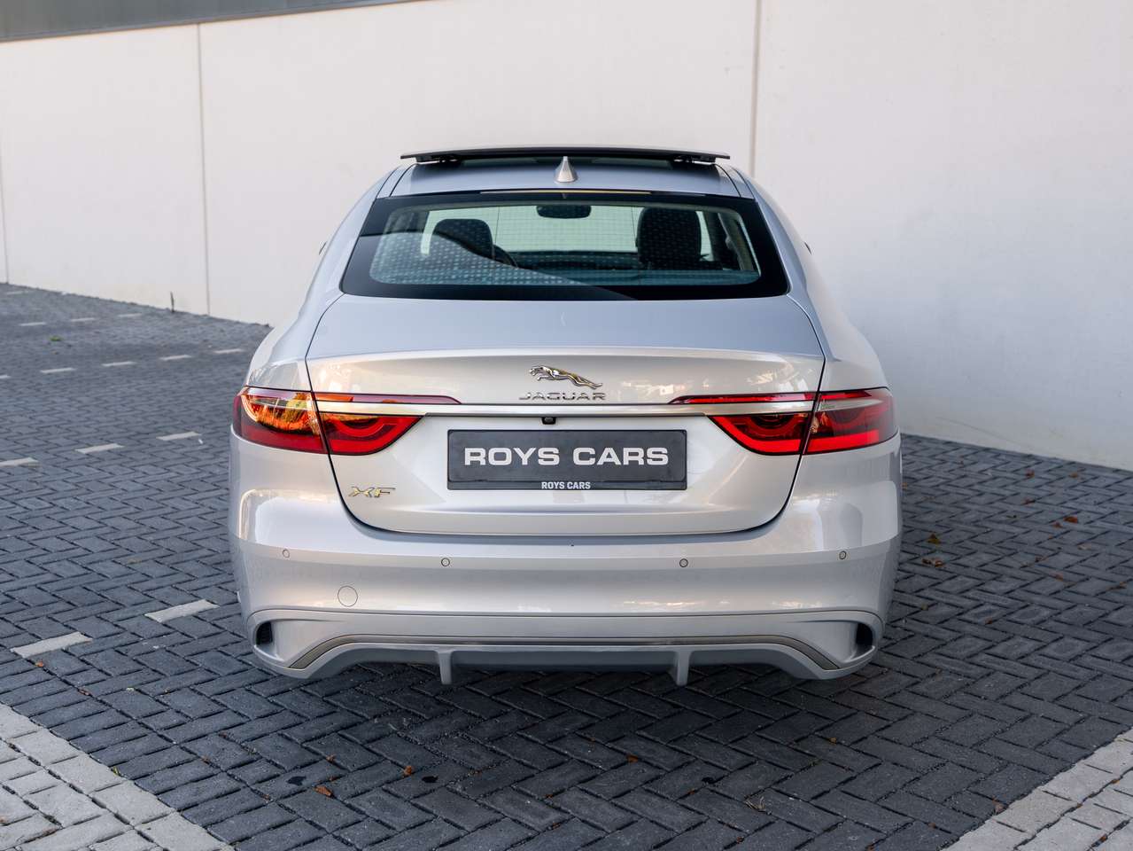Jaguar XF XF 2.0 T P250 R-Dynamic SE — foto 9 van 21