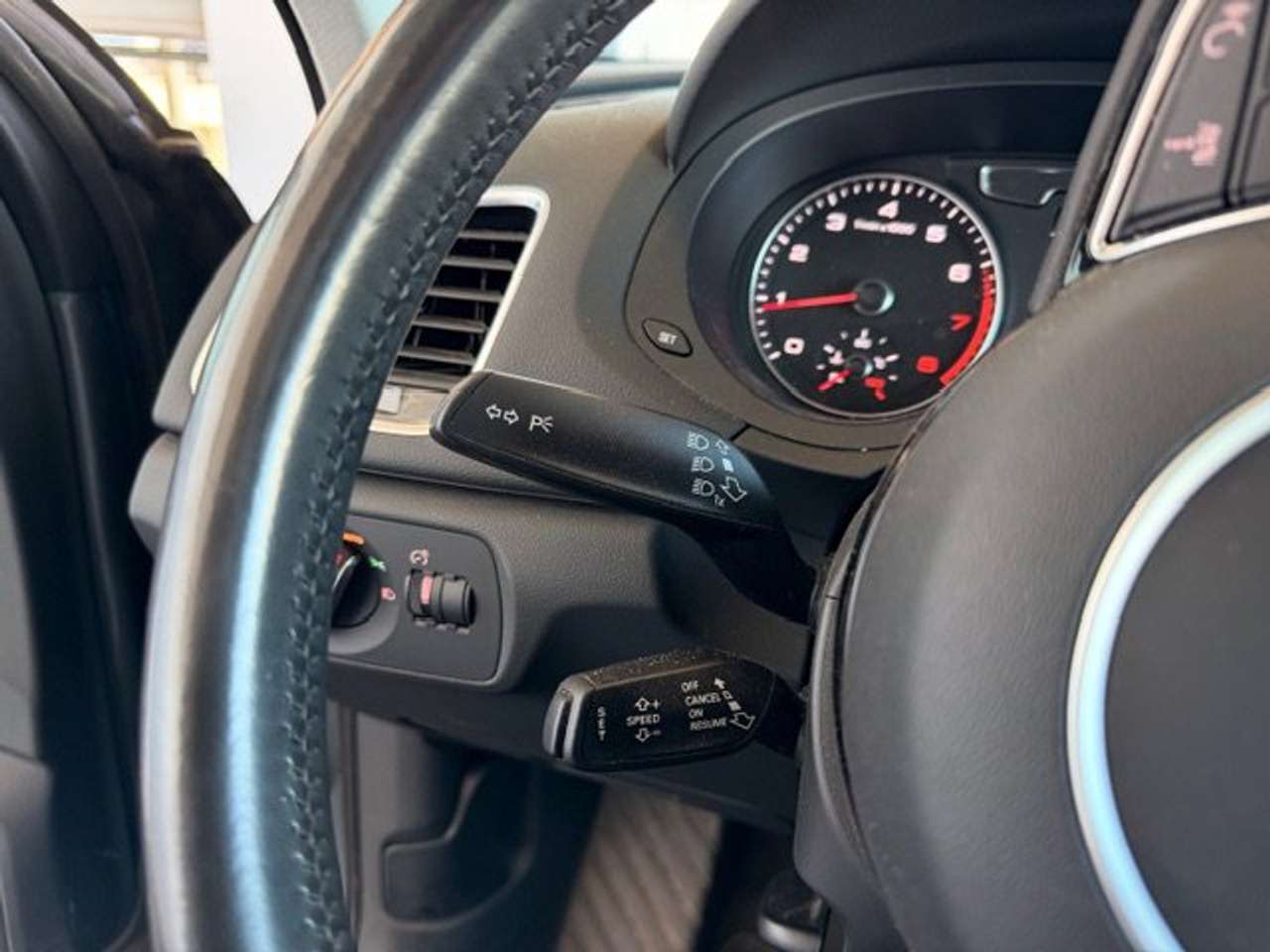 Audi Q3 BENZINE-AUTOMAAT-LEDER-XENON-GPS — foto 19 van 21